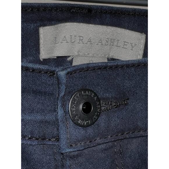 LAURA ASHLEY DK BLUE STRAIGHT LEG CAPRIS JEANS SIZE 8 EMBELLISHED BACK PKTS - Picture 3 of 3